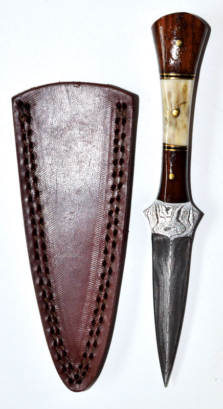 (image for) 7" Baby Stag Damascus athame