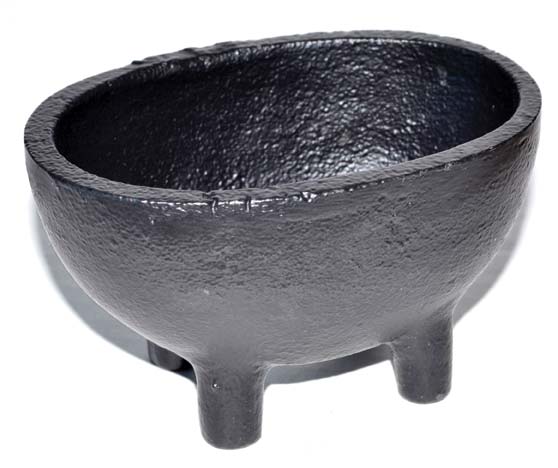 (image for) 2 1/2" Oval cast iron cauldron - Click Image to Close