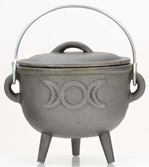 (image for) Triple Moon cast iron cauldron 4"